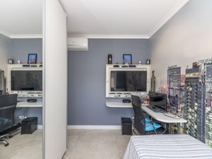 Image 19 - 925232