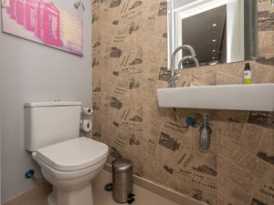Image 12 - 925232