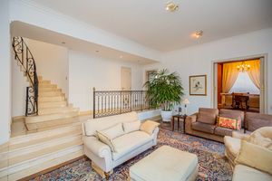 Image 39 - 925235