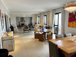 Image 16 - 925240