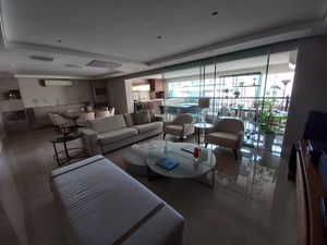 Image 17 - 925243