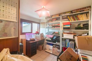 Image 43 - 925250