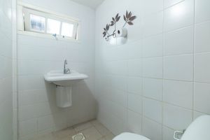 Image 44 - 925250