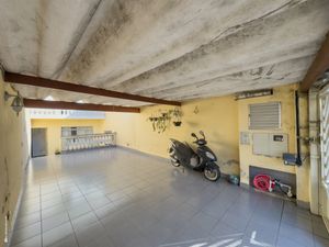 Image 17 - 925257