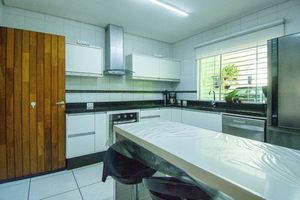 Image 13 - 925258