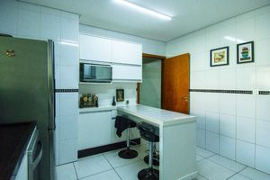 Image 17 - 925258