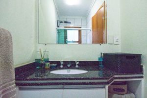 Image 34 - 925258