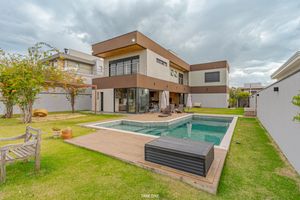 Image 1 - 925268