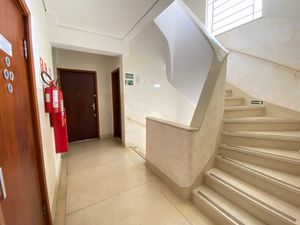 Image 24 - 925278