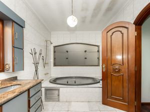 Image 32 - 925281