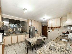 Image 14 - 925281