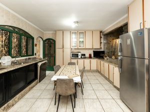 Image 15 - 925281