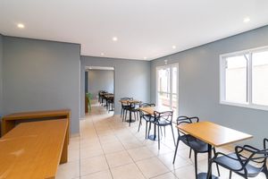 Image 37 - 925299