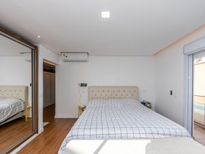 Image 18 - 925316