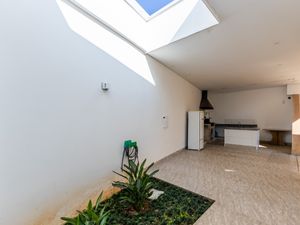 Image 37 - 925316