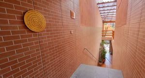 Image 8 - 925317
