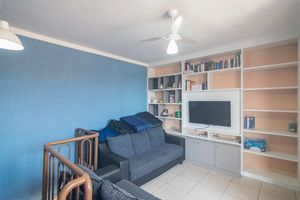 Image 21 - 925320