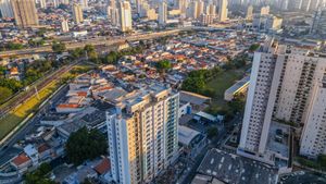 Image 11 - 925321