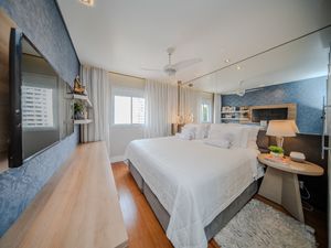 Image 18 - 925323