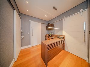 Image 14 - 925323