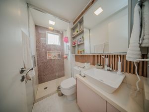 Image 13 - 925323