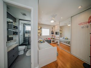 Image 19 - 925323