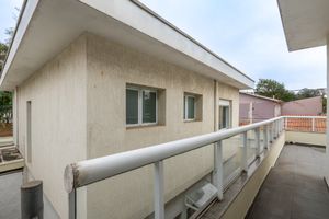 Image 28 - 925325