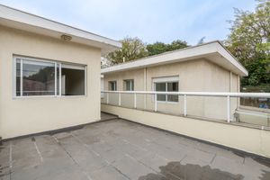 Image 30 - 925325