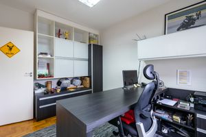 Image 33 - 925325