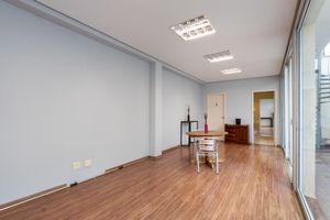 Image 21 - 925325