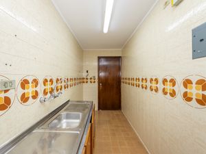 Image 23 - 925329