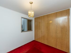 Image 19 - 925329