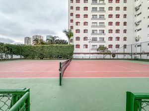 Image 40 - 925329