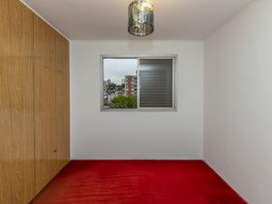 Image 13 - 925329