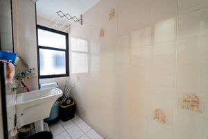Image 31 - 925330
