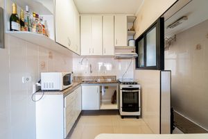 Image 10 - 925330