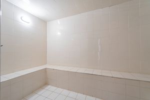 Image 42 - 925330