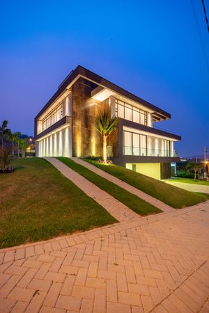 Image 12 - 925332
