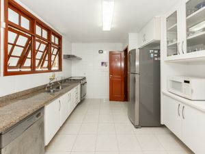 Image 14 - 925333