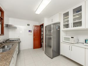 Image 16 - 925333