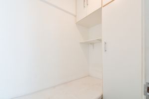 Image 35 - 925336