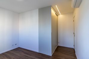 Image 31 - 925339