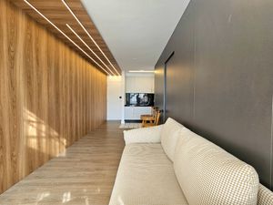 Image 28 - 925345