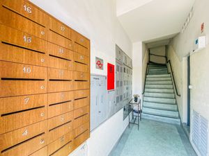 Image 20 - 925346