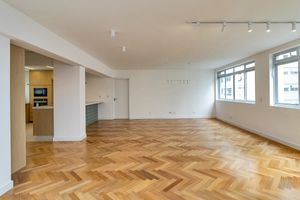Image 10 - 925349