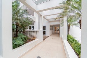 Image 37 - 925358