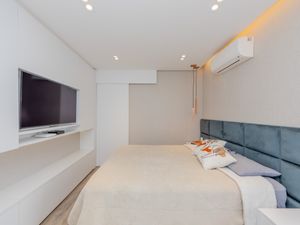 Image 37 - 925414