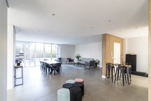 Image 13 - 925415