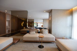 Image 42 - 925431