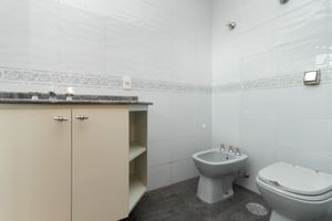 Image 33 - 925432